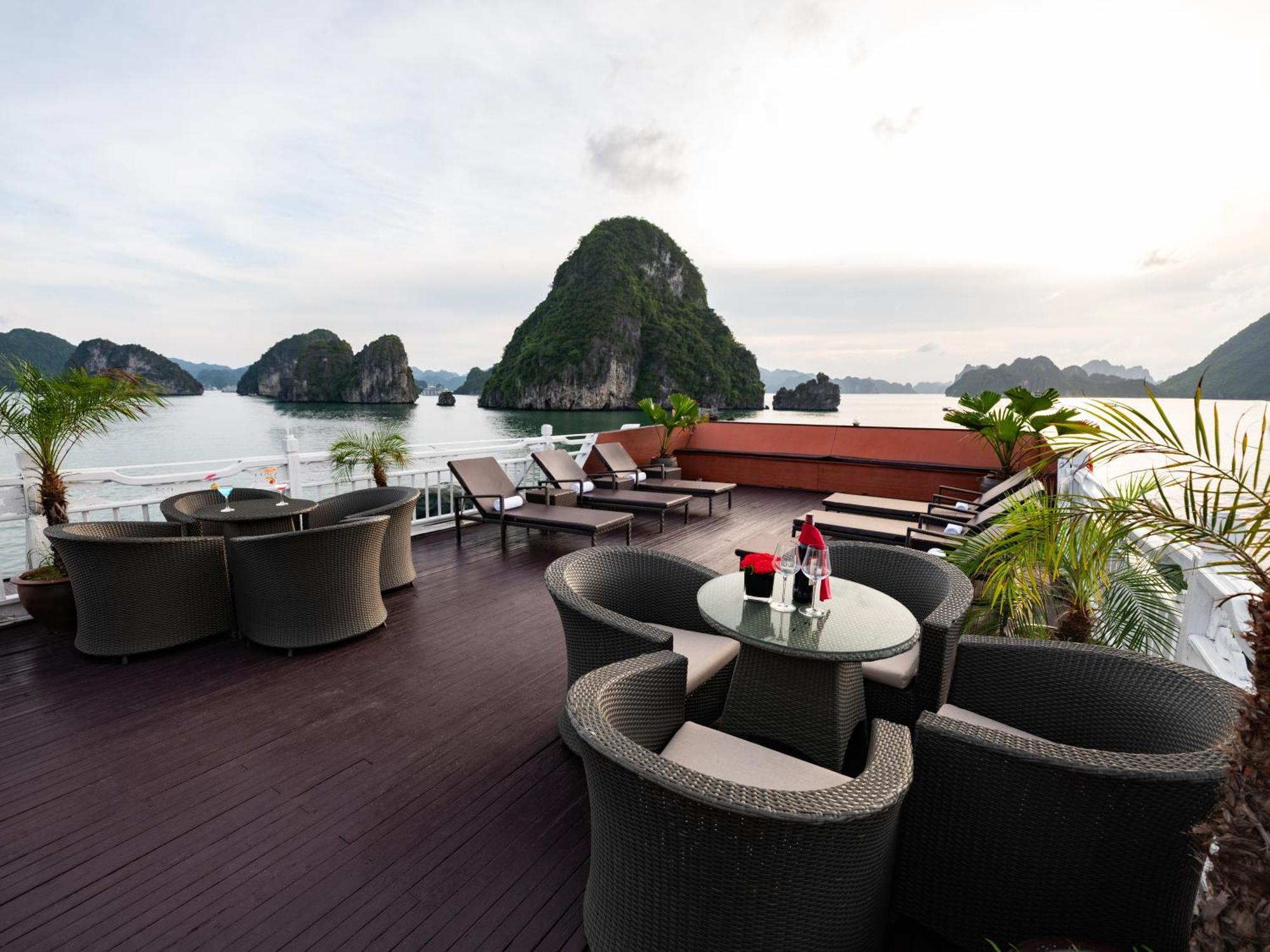Hera Boutique Cruise Ha Long Bay Exterior photo
