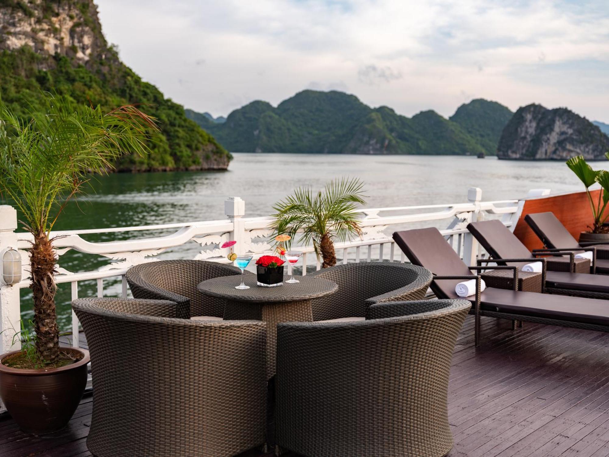 Hera Boutique Cruise Ha Long Bay Exterior photo