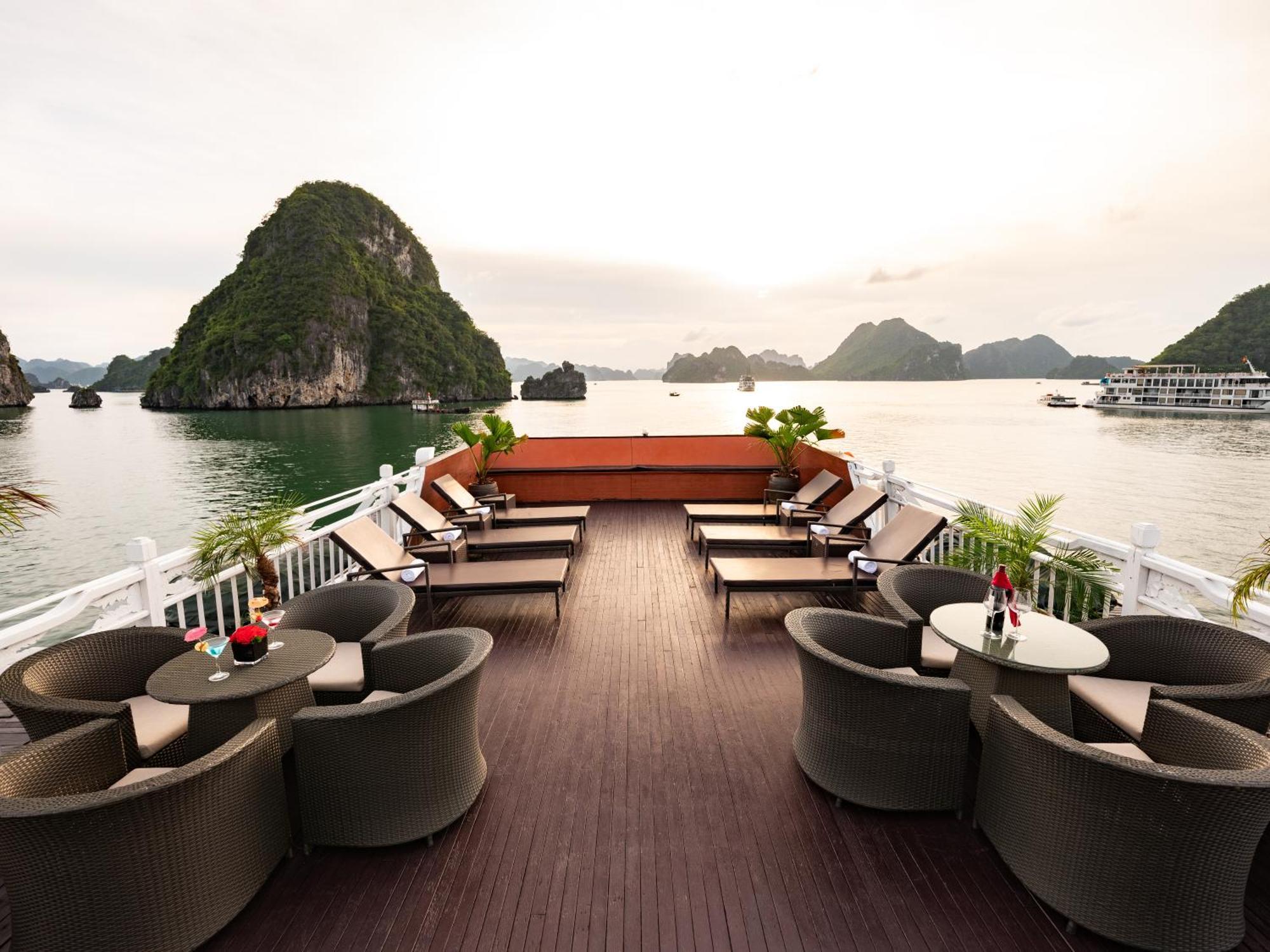 Hera Boutique Cruise Ha Long Bay Exterior photo