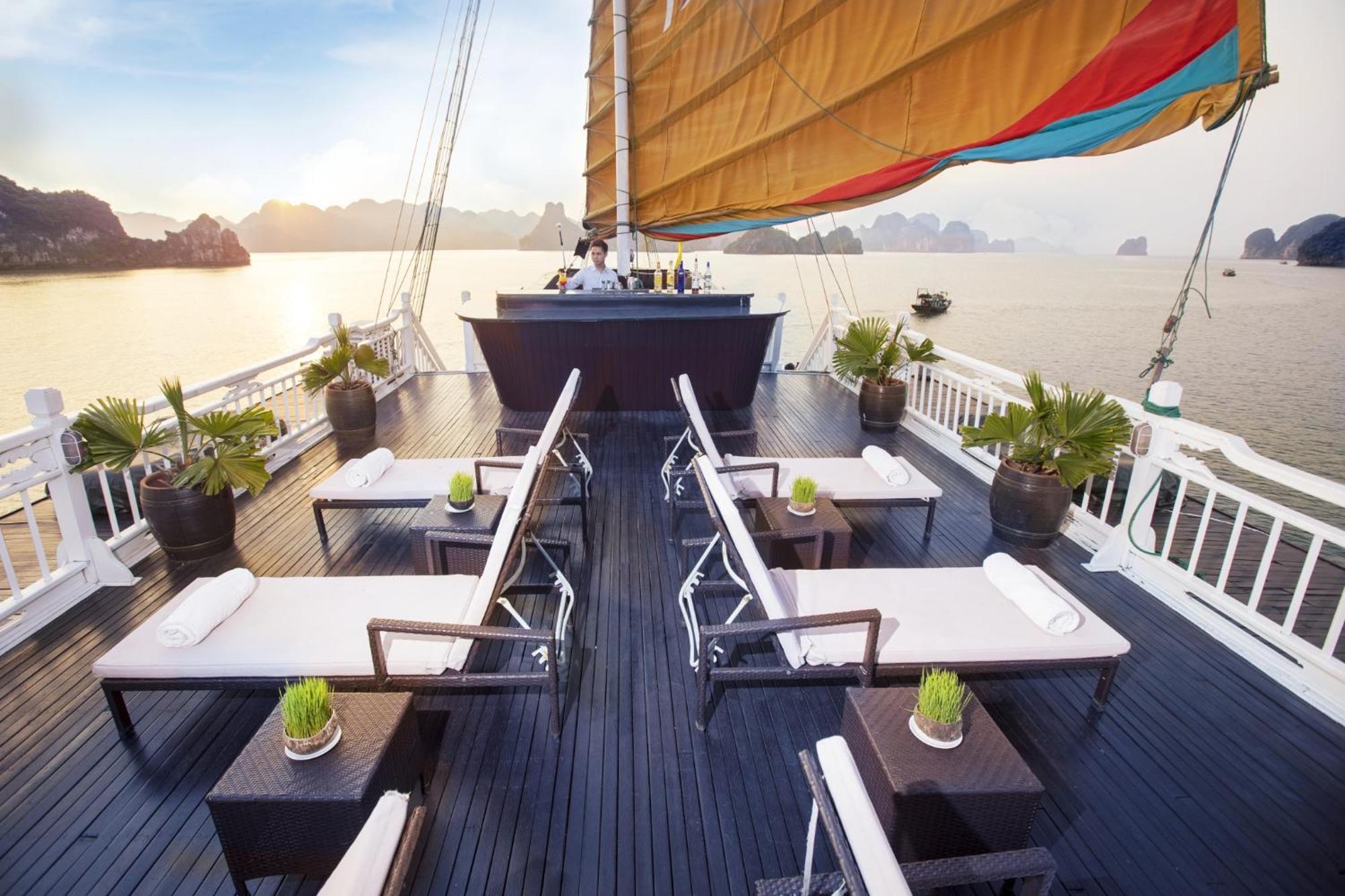 Hera Boutique Cruise Ha Long Bay Exterior photo