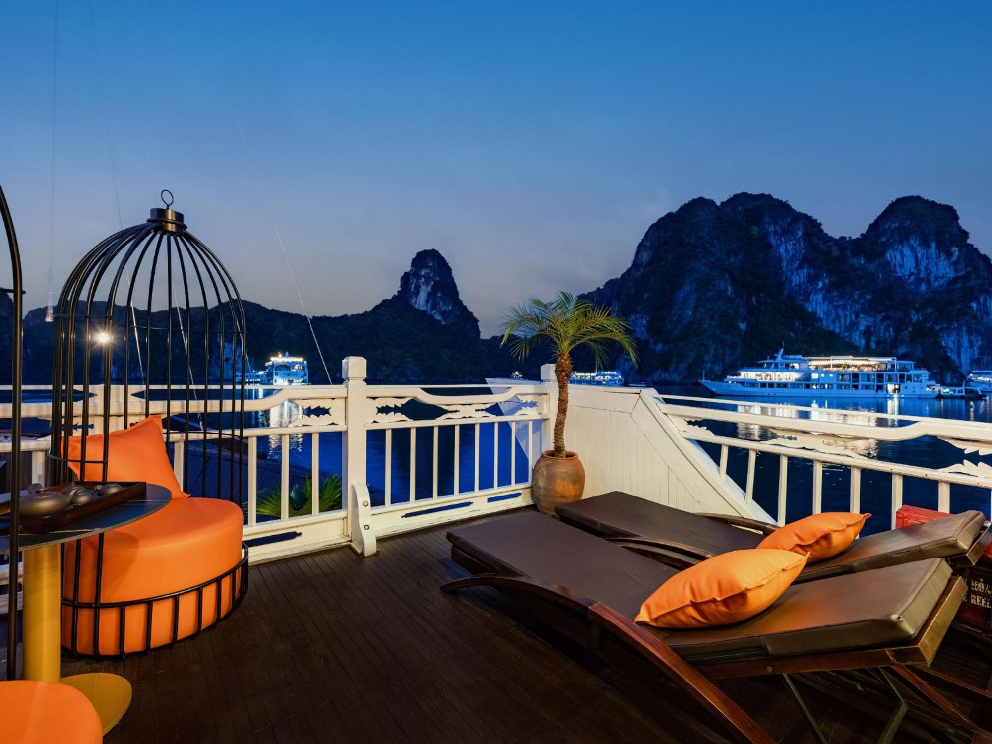 Hera Boutique Cruise Ha Long Bay Exterior photo