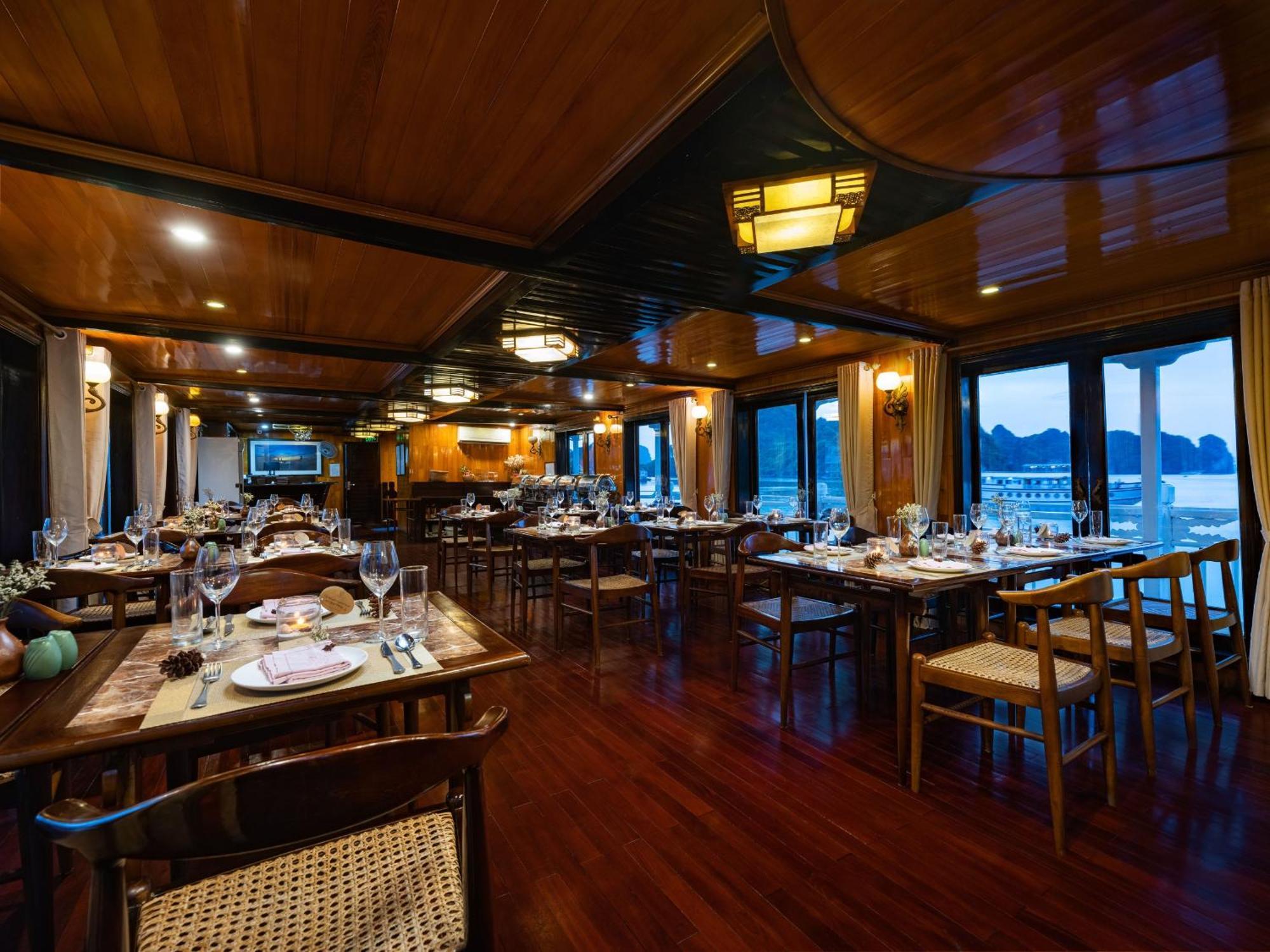 Hera Boutique Cruise Ha Long Bay Exterior photo