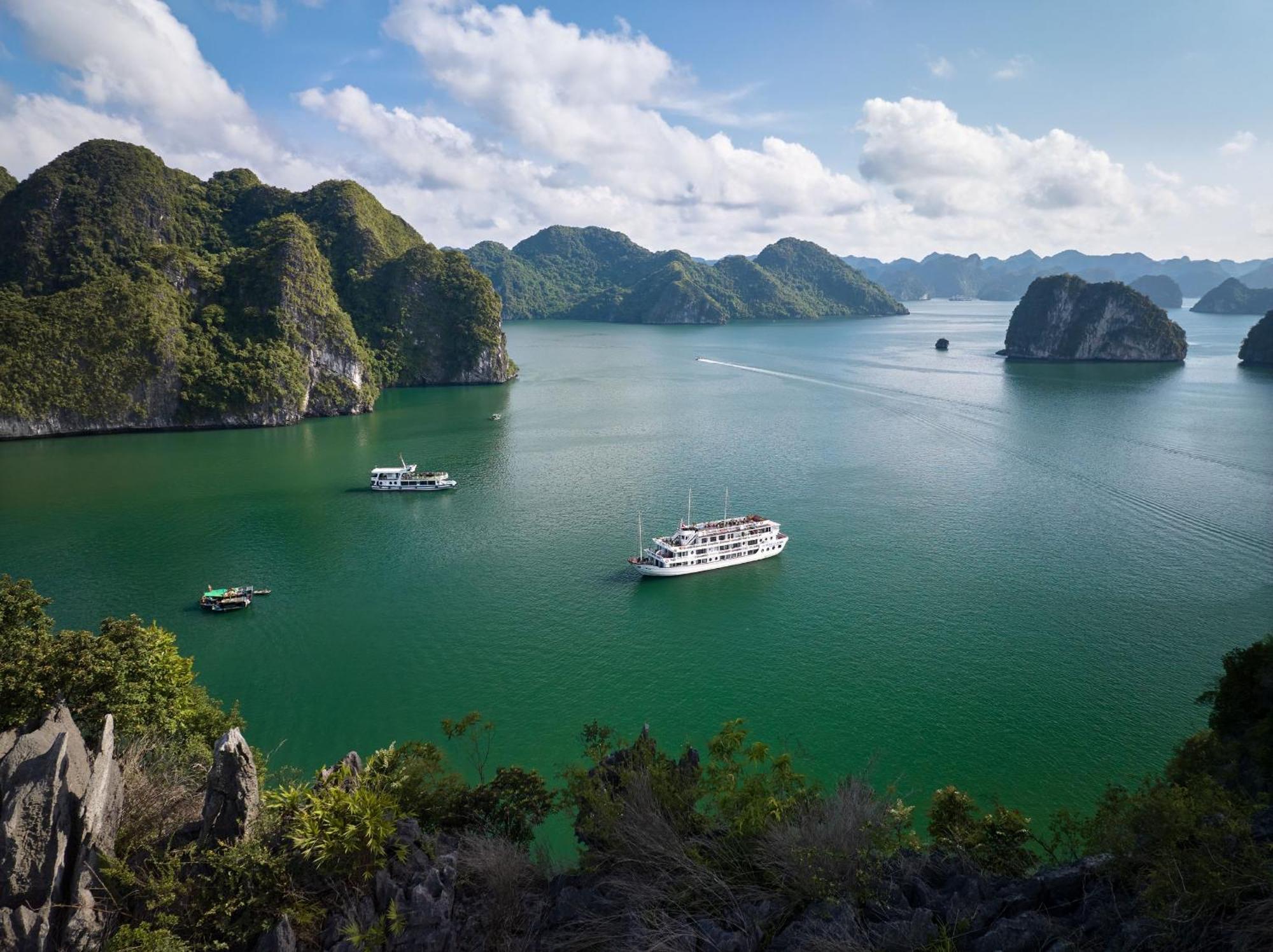 Hera Boutique Cruise Ha Long Bay Exterior photo