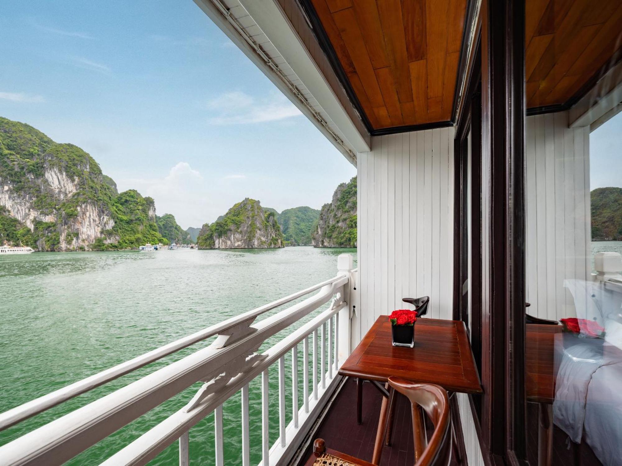 Hera Boutique Cruise Ha Long Bay Exterior photo