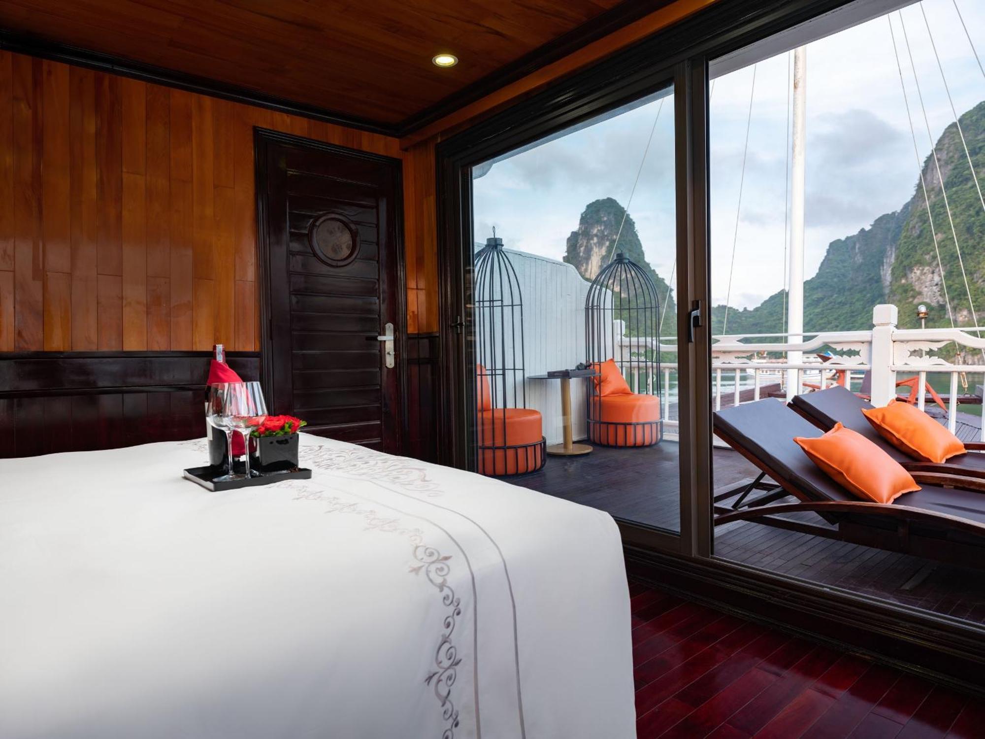 Hera Boutique Cruise Ha Long Bay Exterior photo