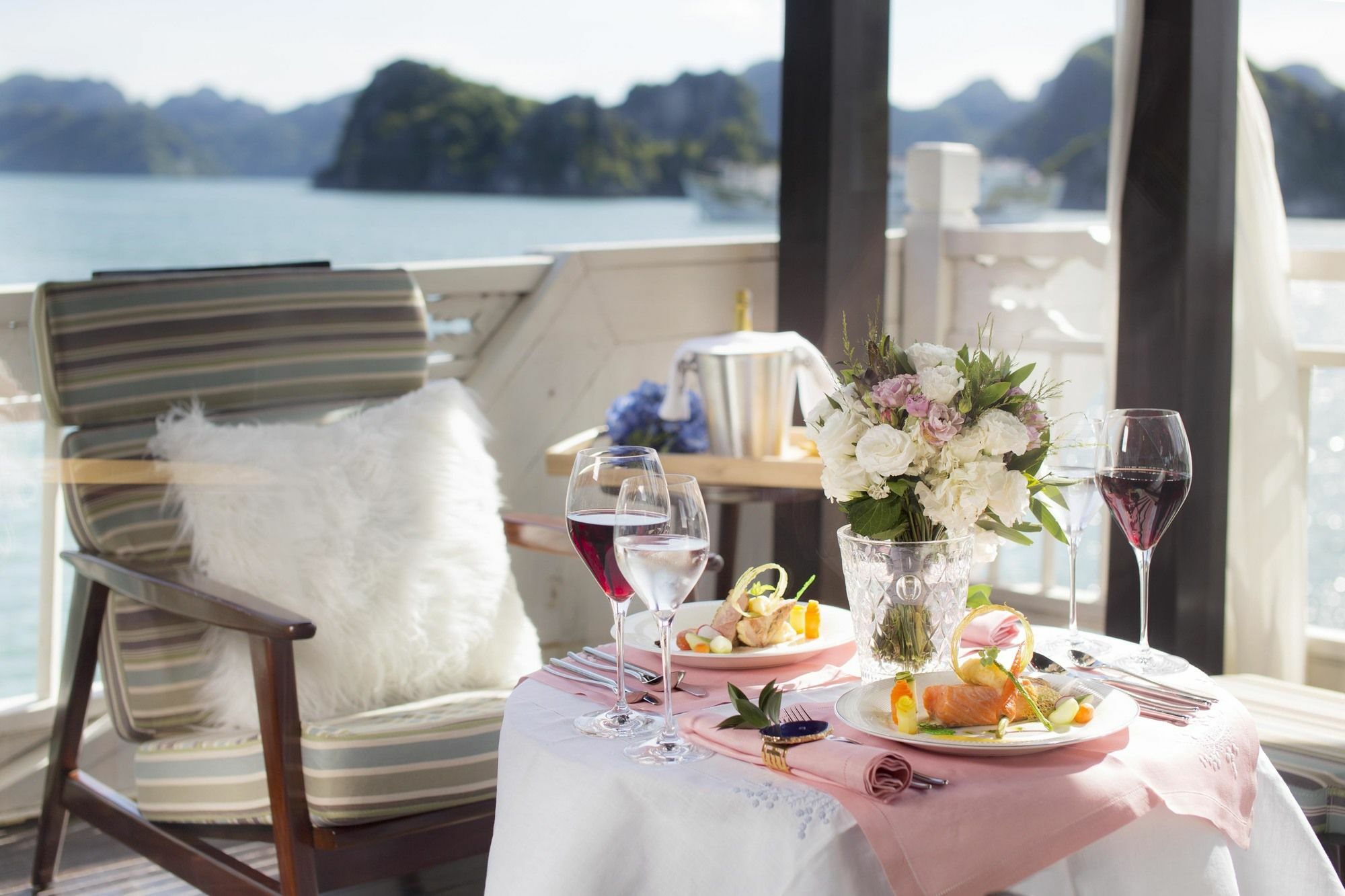 Hera Boutique Cruise Ha Long Bay Exterior photo