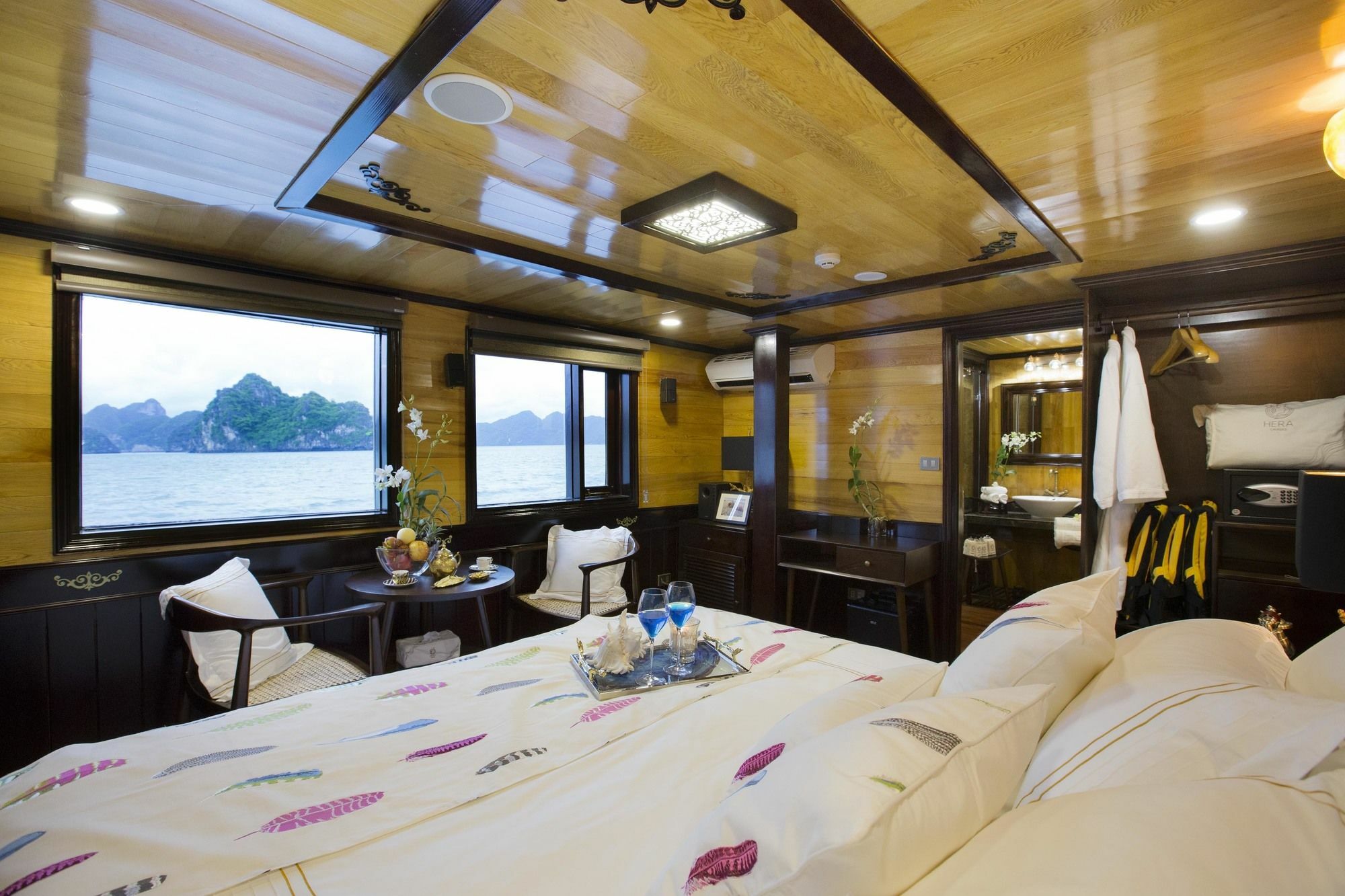 Hera Boutique Cruise Ha Long Bay Exterior photo