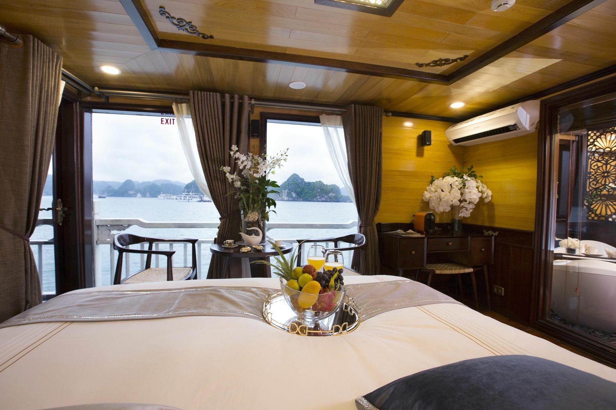 Hera Boutique Cruise Ha Long Bay Exterior photo