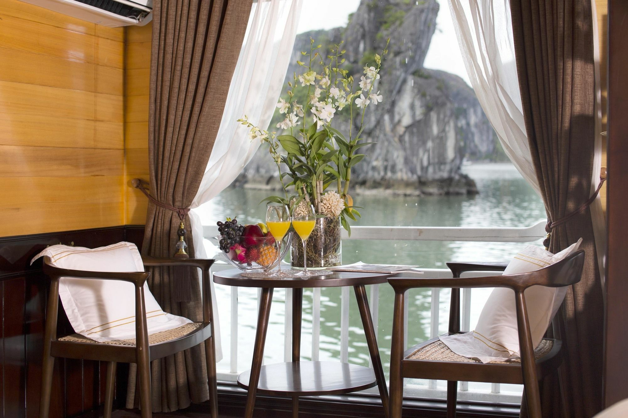 Hera Boutique Cruise Ha Long Bay Exterior photo
