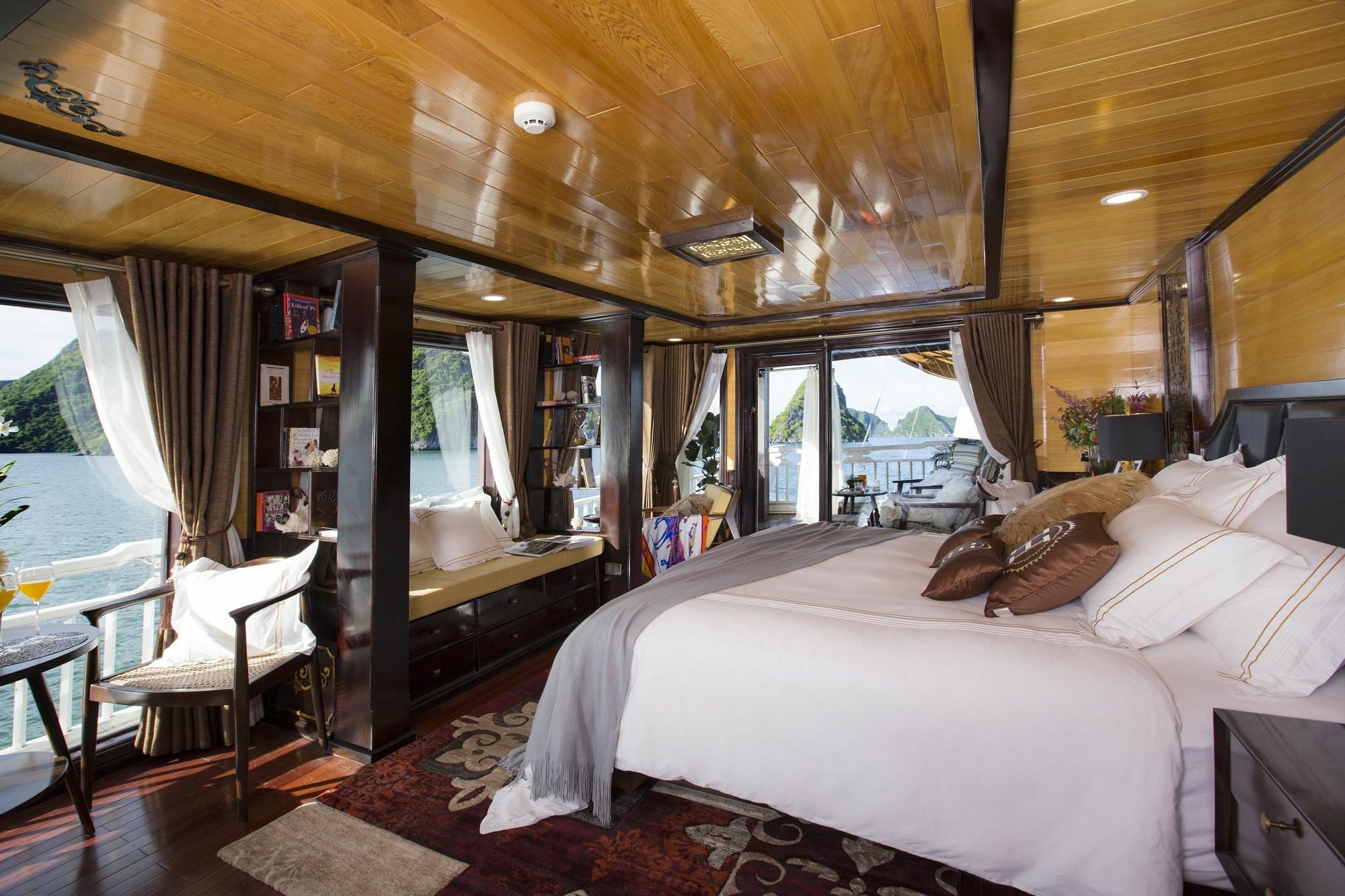 Hera Boutique Cruise Ha Long Bay Exterior photo