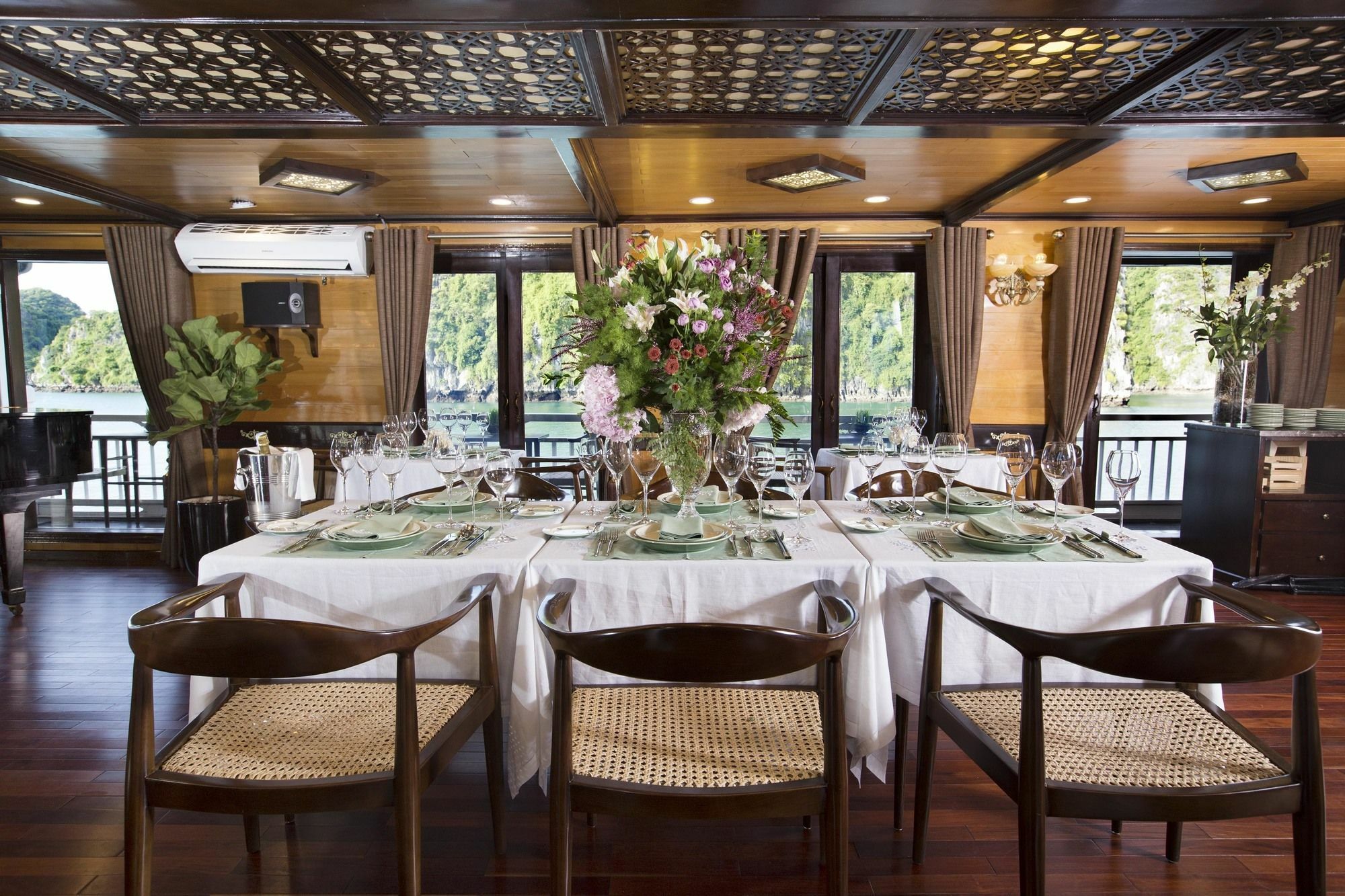 Hera Boutique Cruise Ha Long Bay Exterior photo