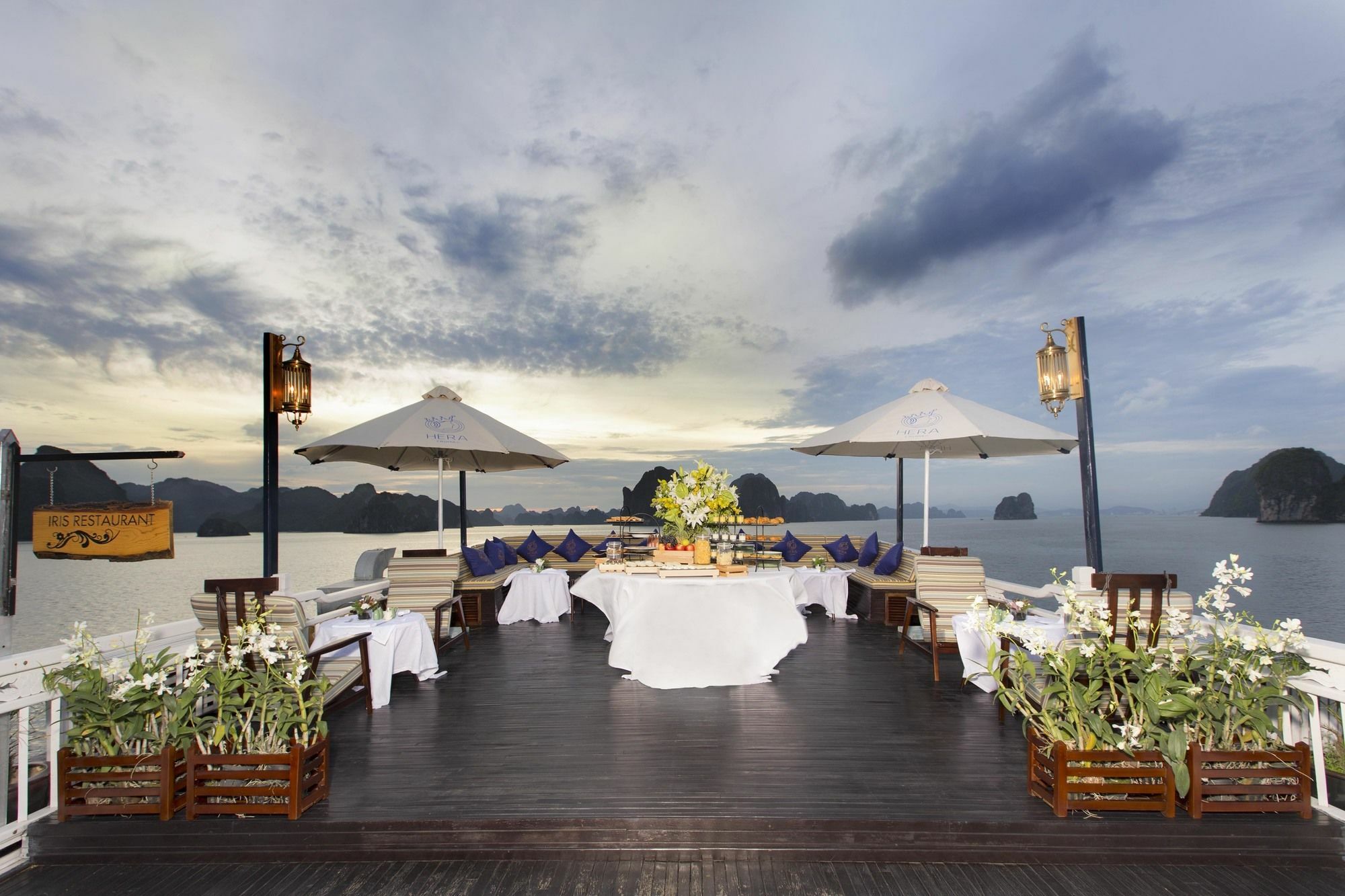 Hera Boutique Cruise Ha Long Bay Exterior photo