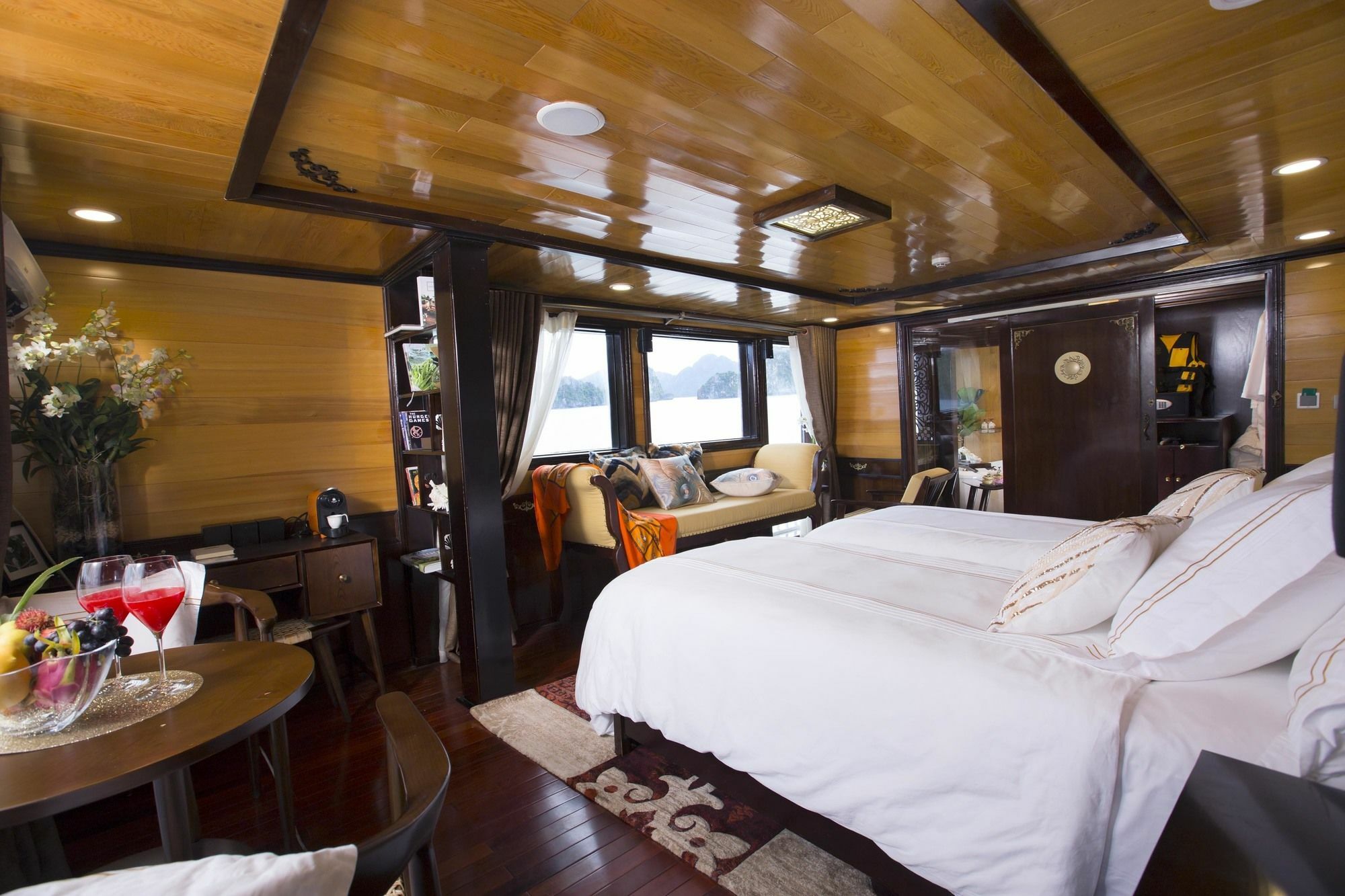 Hera Boutique Cruise Ha Long Bay Exterior photo