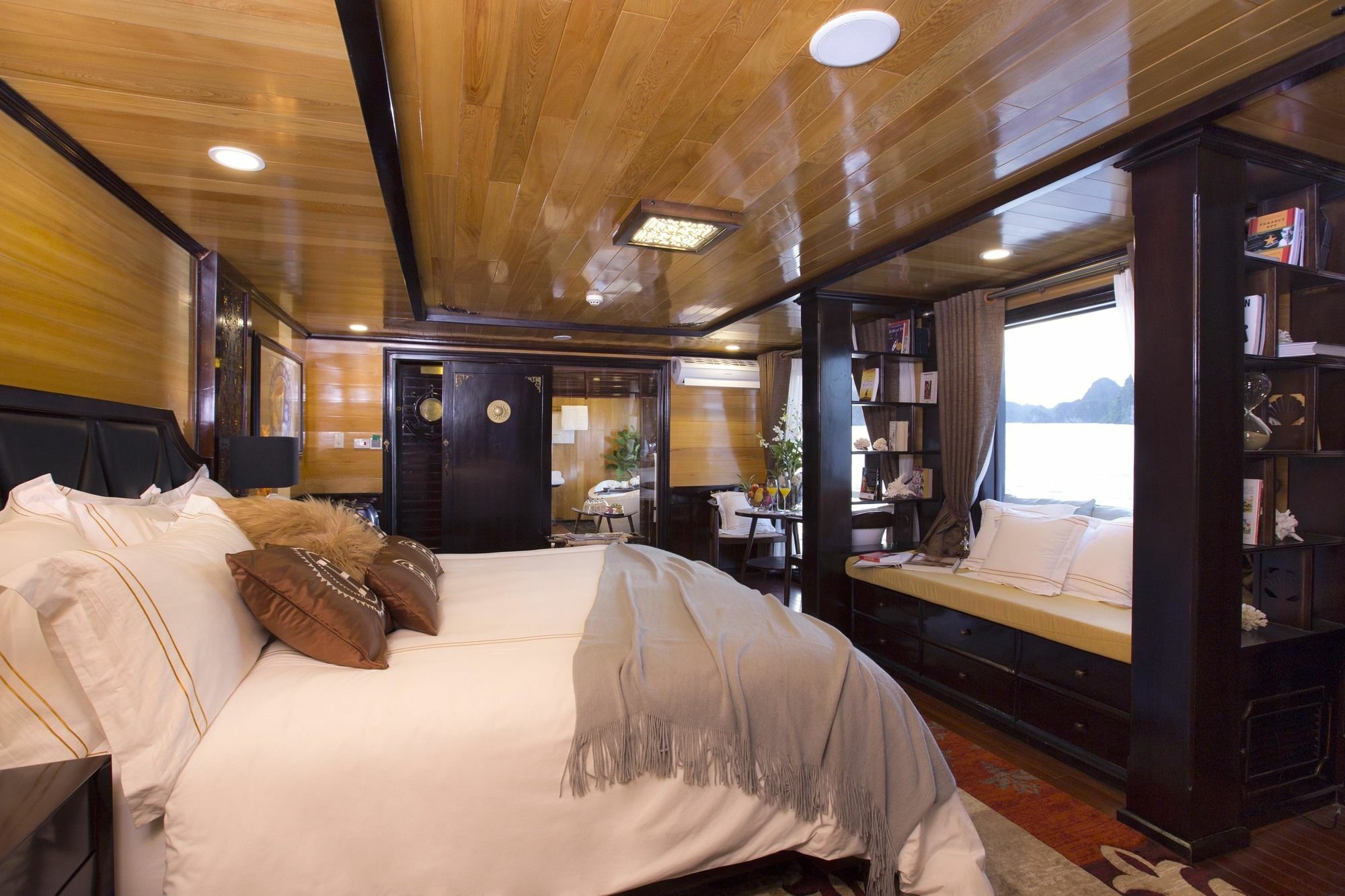 Hera Boutique Cruise Ha Long Bay Exterior photo