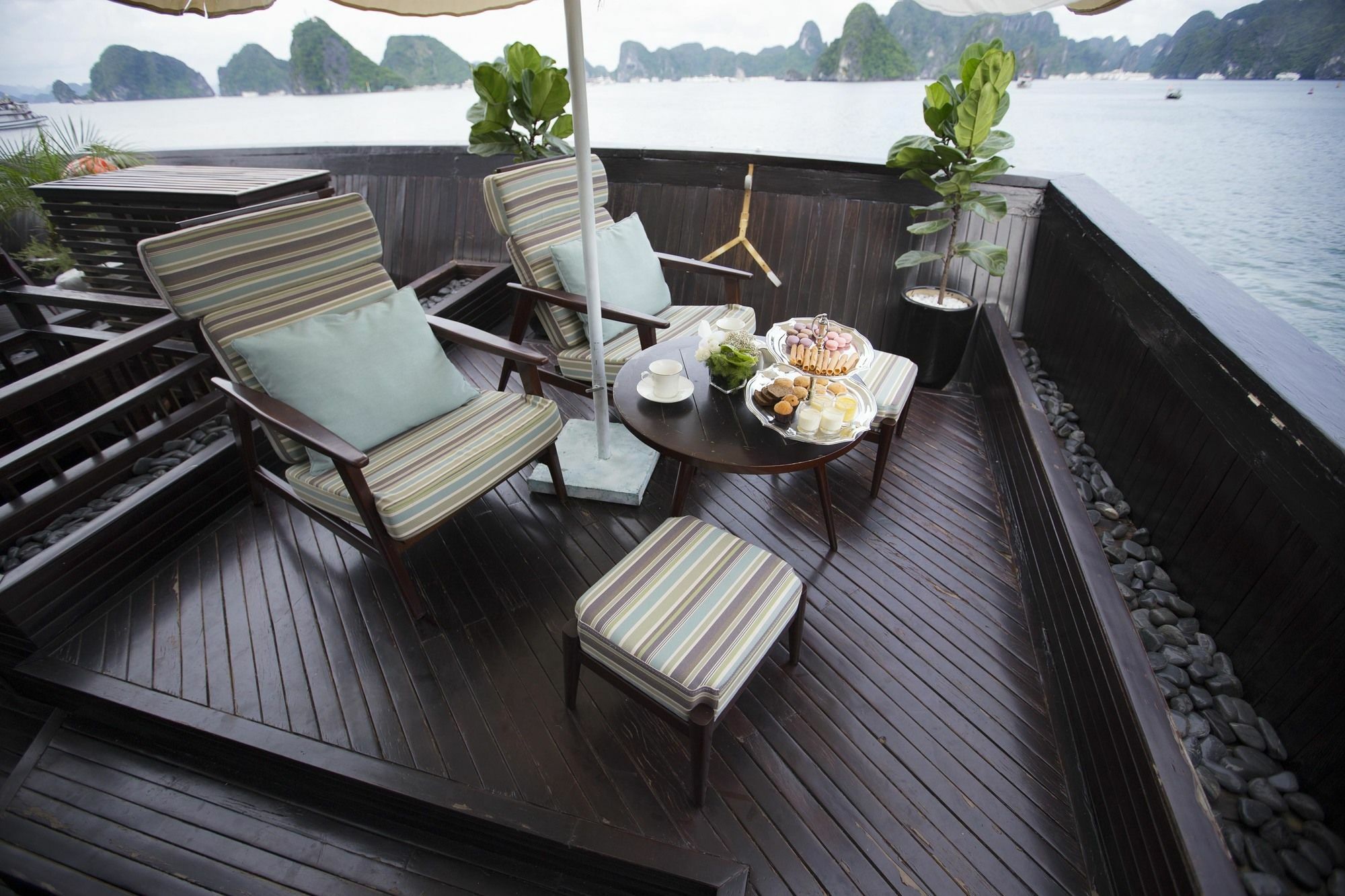 Hera Boutique Cruise Ha Long Bay Exterior photo