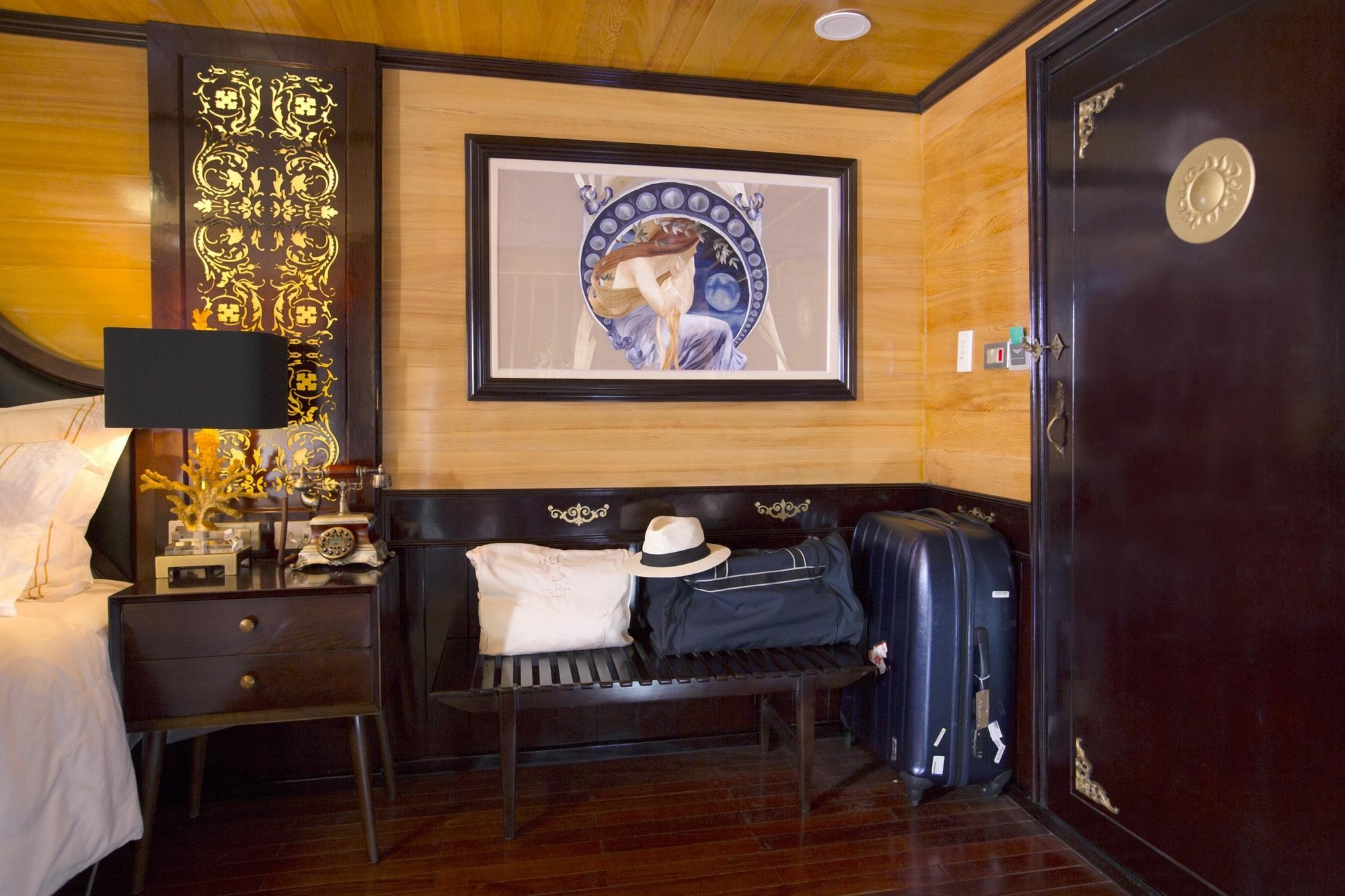 Hera Boutique Cruise Ha Long Bay Exterior photo