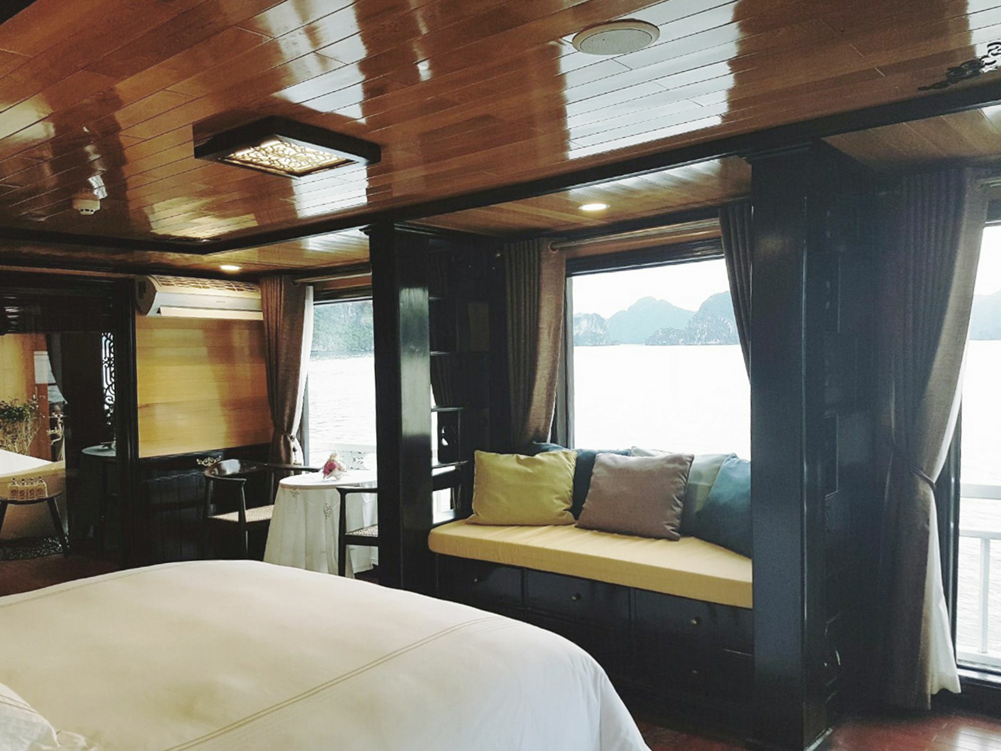 Hera Boutique Cruise Ha Long Bay Exterior photo
